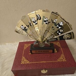 Chinese Style Gold Metal Panda & Bamboo Decorative Folding Hand Fan with Stand